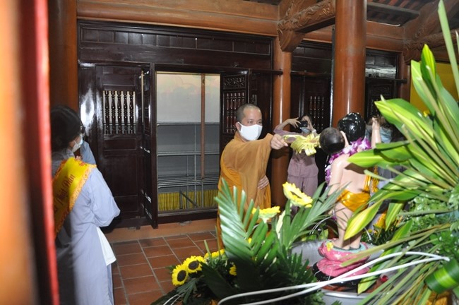 Leaders of agencies congratulate on Buddha's birthday to Tieu Dao pagoda